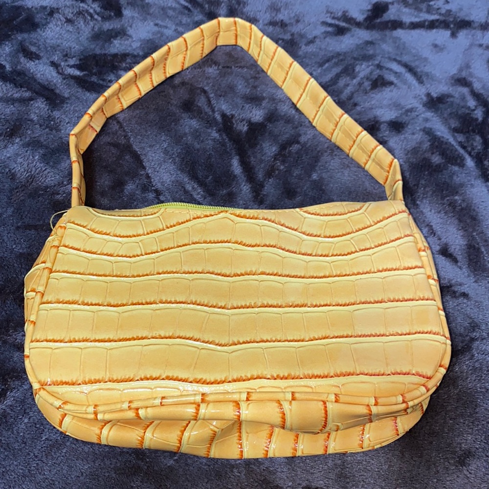 Yellow crocodile detailed shoulder bag